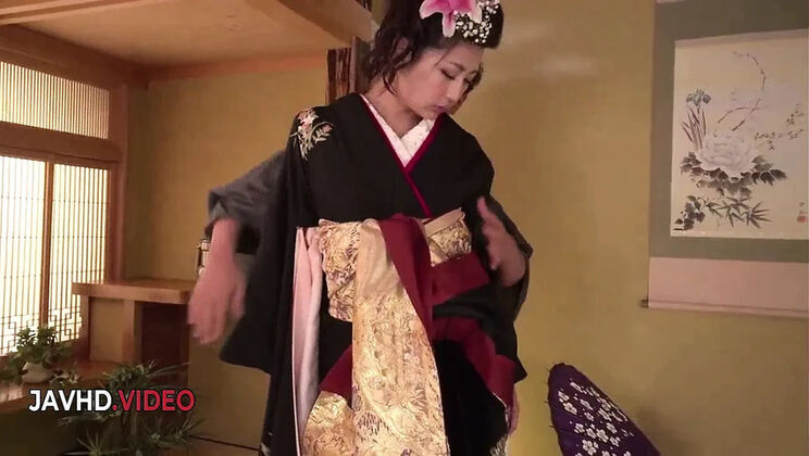 Yuna Shiratori Amazing Asian Doll Gives Mind-Blowing Blowjob